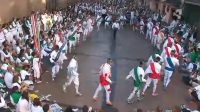 Los Danzantes, en el día grande de las fiestas de Huesca
