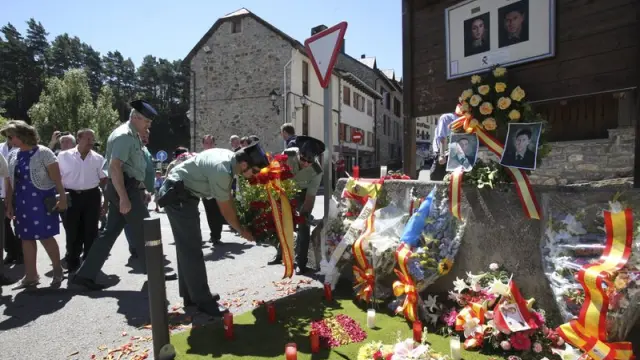 Homenaje a los dos guardias civiles asesinados por ETA hace 13 años