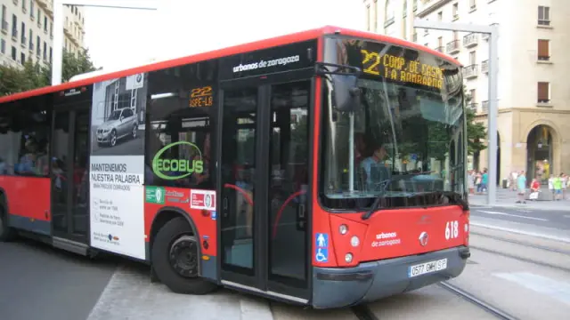 Los trabajadores de Autobuses Urbanos de Zaragoza protestaron por los 153 despidos