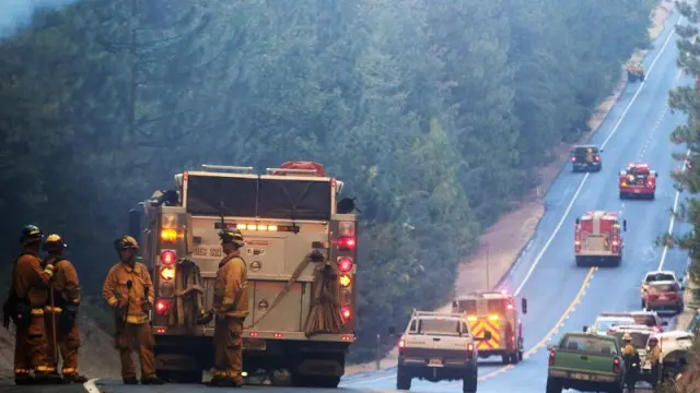 Más de 3.700 bomberos trabajan en las tareas de extinción