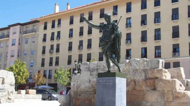 Estatua de César Augusto tras su limpieza.