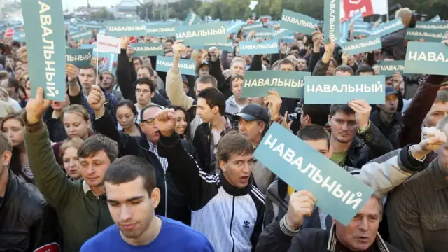 Los simpatizantes de Navalni, durante la manifestación de este lunes.