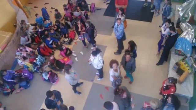 Protesta por el 'hacinamiento' en el colegio Los Albares