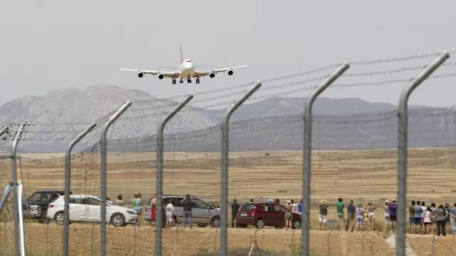 Aterrizaje del primer avión comercial en Teruel
