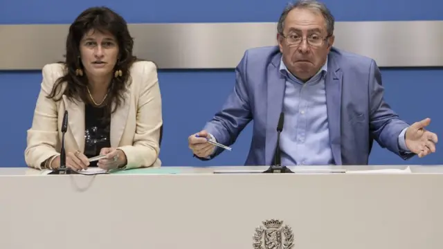 Carmen Dueso, consejera de Servicios Públicos, y el vicealcalde, Fernando Gimeno