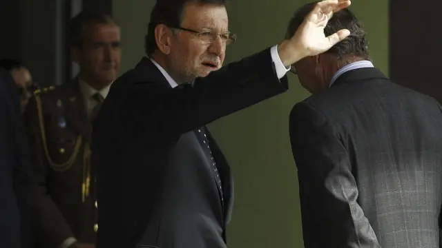 Mariano Rajoy, en la entrada del hospital.