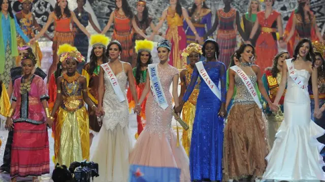 La nueva Miss Mundo, acompañada de las finalistas