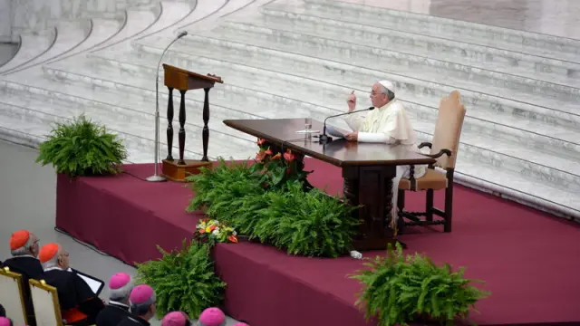 El Papa Francisco pronuncia un discurso