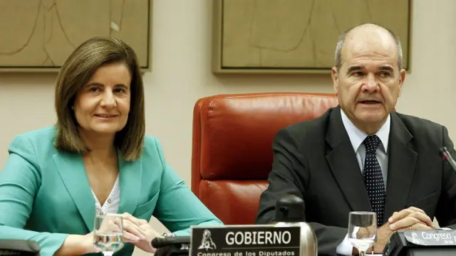 Fátima Báñez y Manuel Chaves en la comisión del Pacto de Toledo del Congreso