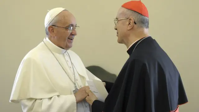 El Papa Francisco se despide del cardenal Tarcisio Bertone