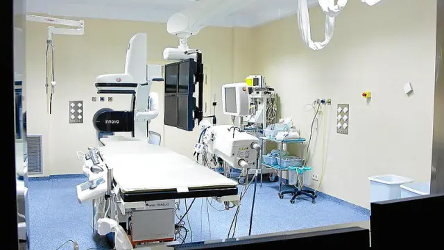 Entre las 15 empresas expositoras que participan en Fitur Salud se encuentra el Grupo Hospitalario Quirón. En la imagen, una sala de la clínica zaragozana con tecnología punta.