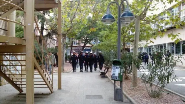 Un piquete en la Universidad impedía entrar a los trabajadores, por lo que la Policía se ha personado en el campus a petición del rectorado