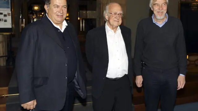 Peter Higgs, Rolf Heuer y Sergio Bertolucci en la entrega del Príncipe de Asturias de Investigación