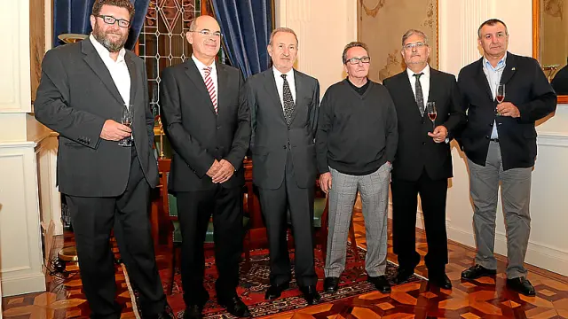 Pepe Cerdá, Jesús García, Pedro Bonet, José Manuel Broto, Miguel Arlés y Gregorio Abadía, este domingo en el salón de actos de Bantierra