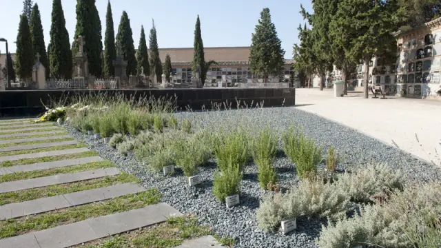 Jardín de cenizas del cementerio de Torrero