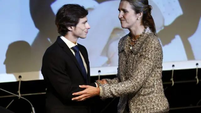 El viudo de María de Villota recoge la medalla de oro de la Real Orden del Mérito Deportivo