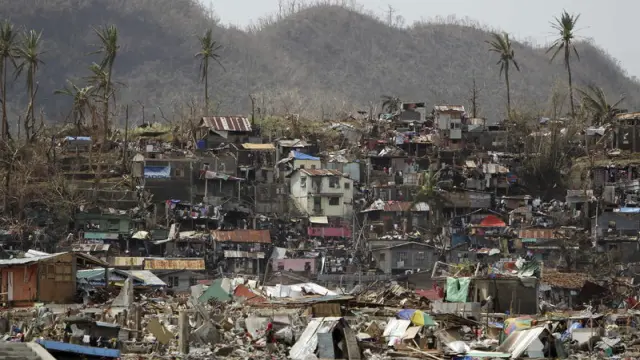 Filipinas lucha por reponerse tras el desastre humanitario causado por el paso del 'supertifón' Yolanda.