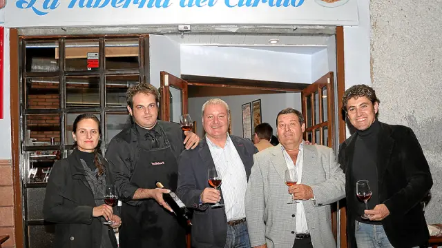 Los protagonistas de la presentación del vino Edra Garnacha Gris en Zaragoza