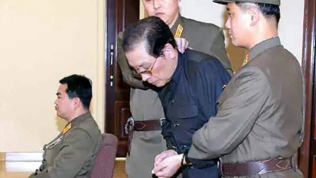 Jang Song-thaek, esposado, antes de ser ejecutado