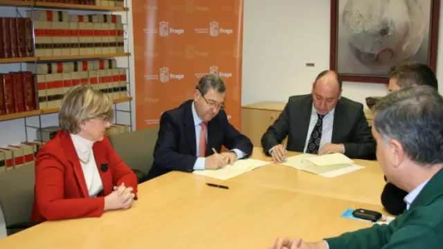 Firma del convenio entre el CITA y el Ayuntamiento de Fraga.