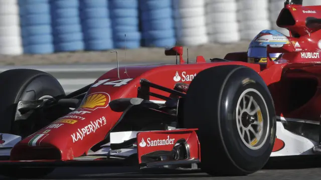 Alonso en los entrenamientos de Jerez