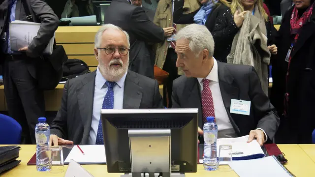 Cañete y Modesto Lobón, en el consejo de ministros de Agricultura de la UE