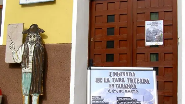 Cartel de uno de los establecimientos de Tarazona que participan en las Jornadas de la Tapa Trufada