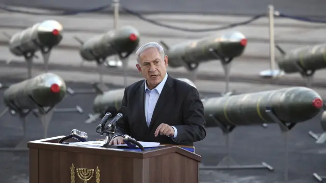 Netanyahu ofrece una rueda de prensa junto a las armas encontradas en el Klos C