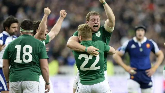 Jugadores del equipo irlandés celebrando la victoria