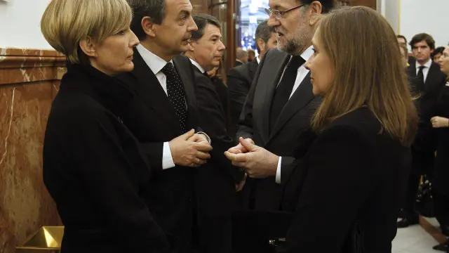 Zapatero y Rajoy, junto a sus respectivas esposas