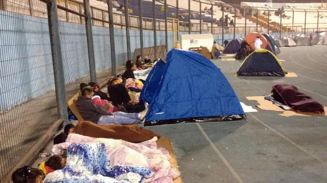 Casi un millón de personas pasaron la noche acampando o en refugios