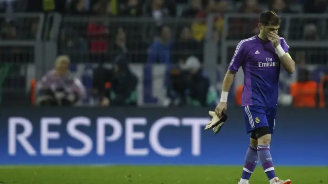 El portero del Real Madrid, Iker Casillas, durante el partido contra el Dortmund