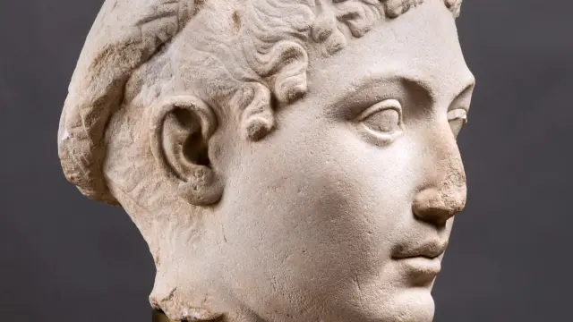 Busto en mármol de la reina Cleopatra