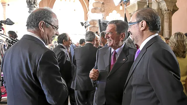 El líder socialista, Javier Lambán (dcha.), con el vicealde de Zaragoza, Fernando Gimeno, y José María Mur