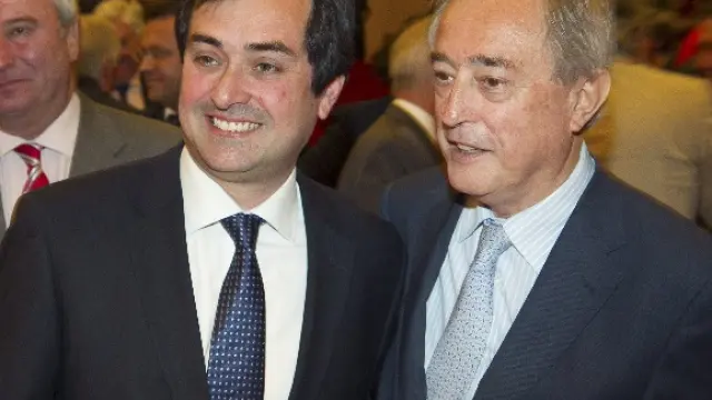 Ricardo Mur, junto al presidente saliente, Javier Ferrer