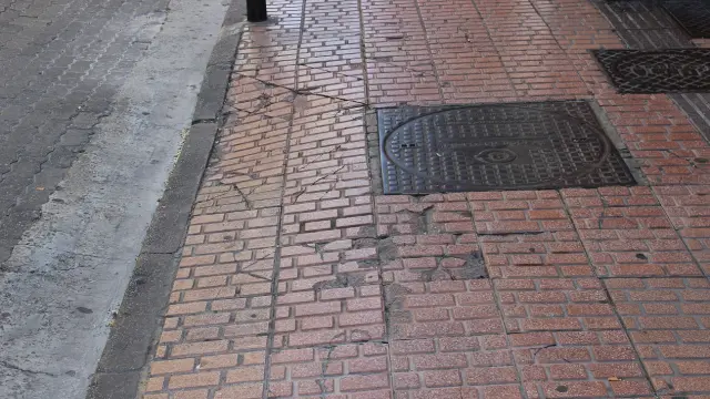 Estado del pavimento en la calle de San Miguel en Zaragoza