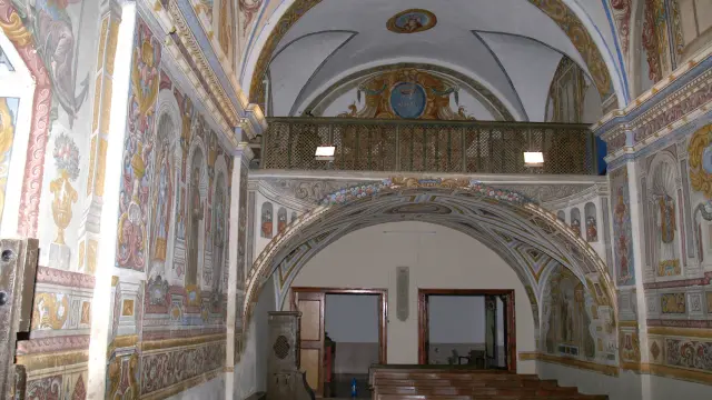 Interior de la ermita de Nuestra Señora de Casbas