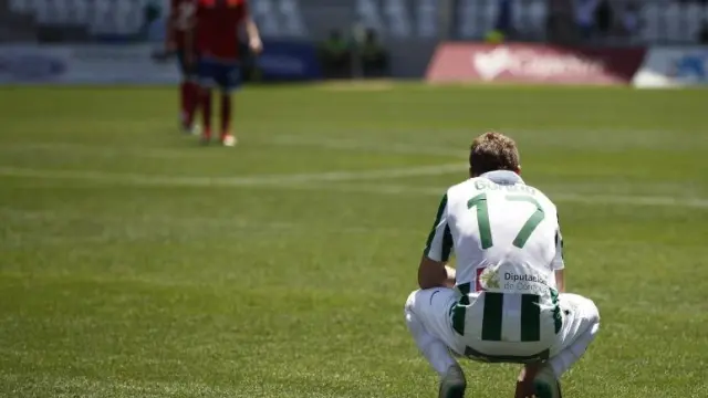Un jugador del Córdoba se lamenta por la derrota
