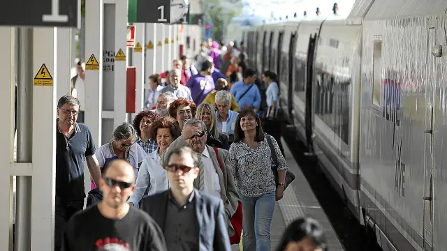 Los trenes que llegan de Madrid la tarde del viernes tienen una demanda muy alta.