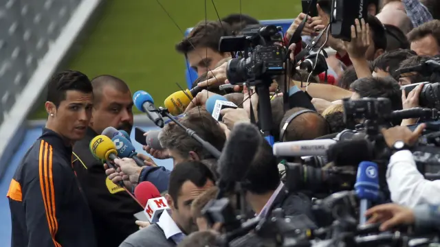 Cristiano Ronaldo atiende a los medios de comunicación