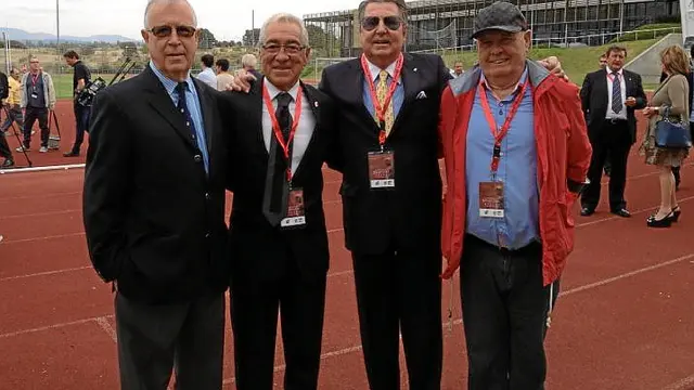 De izquierda a derecha, el periodista Vicente Merino junto a Severino Reija, Juan Manuel Villa y Marcelino.