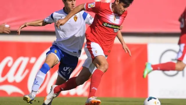 El joven jugador del Real Zaragoza Álvaro Tierno