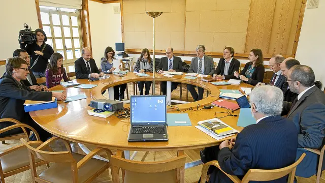 La última reunión fue el 30 de noviembre de 2011 en el Pignatelli, a la que fueron el vicepresidente de Aquitania, Bernard Uthurry, y el consejero de Obras Públicas, Rafael Fernández de Alarcón.
