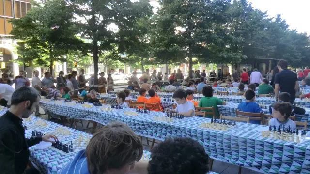 El torneo suele reunir a unos 300 amantes del ajedrez