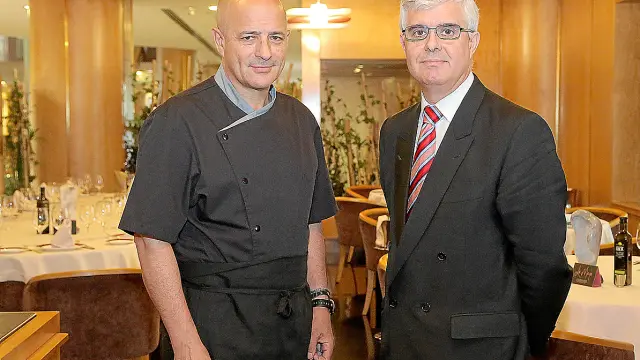 Darío Corbacho, jefe de cocina, y Jesús Bádenas, jefe de sala del restaurante