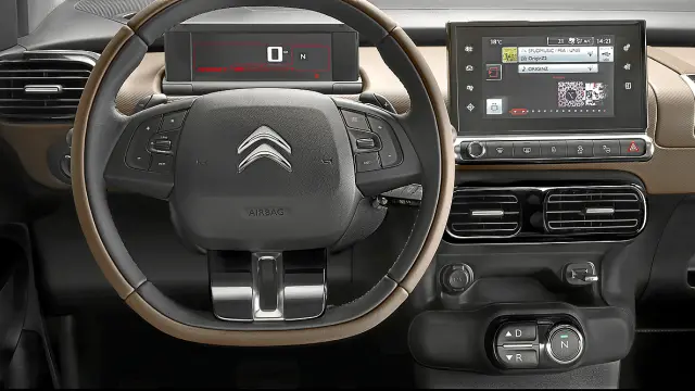 Los mandos de este innovador vehículo se agrupan en torno a una pantalla táctil de 7 pulgadas.