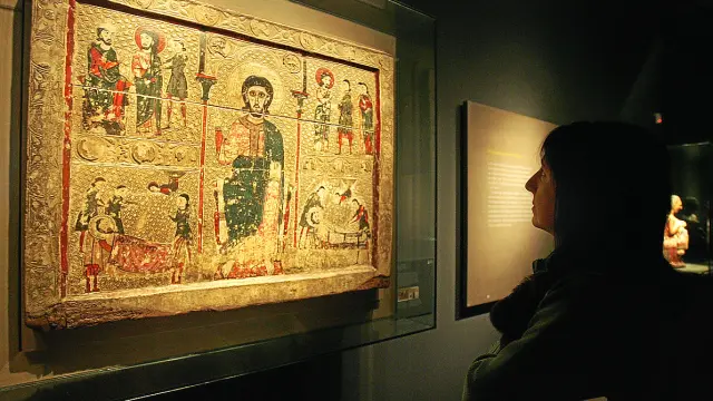 El frontal de Treserra es una de las piezas en litigio más destacadas de las que expone el museo.