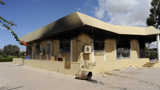 Un edificio del consulado de Estados Unidos en Bengasi, Libia, después de ser atacado por el grupo integrista islámico.