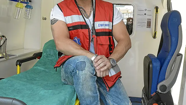 Ángel Loras, en el interior de una ambulancia.