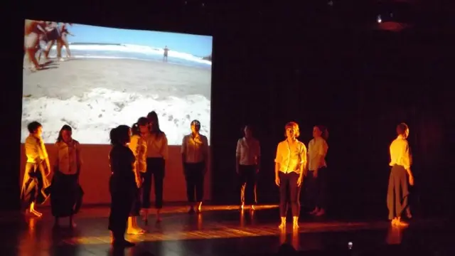 Presentación de 'Pasajero', por los alumnos del Taller Municipal de Danza Contemporánea.